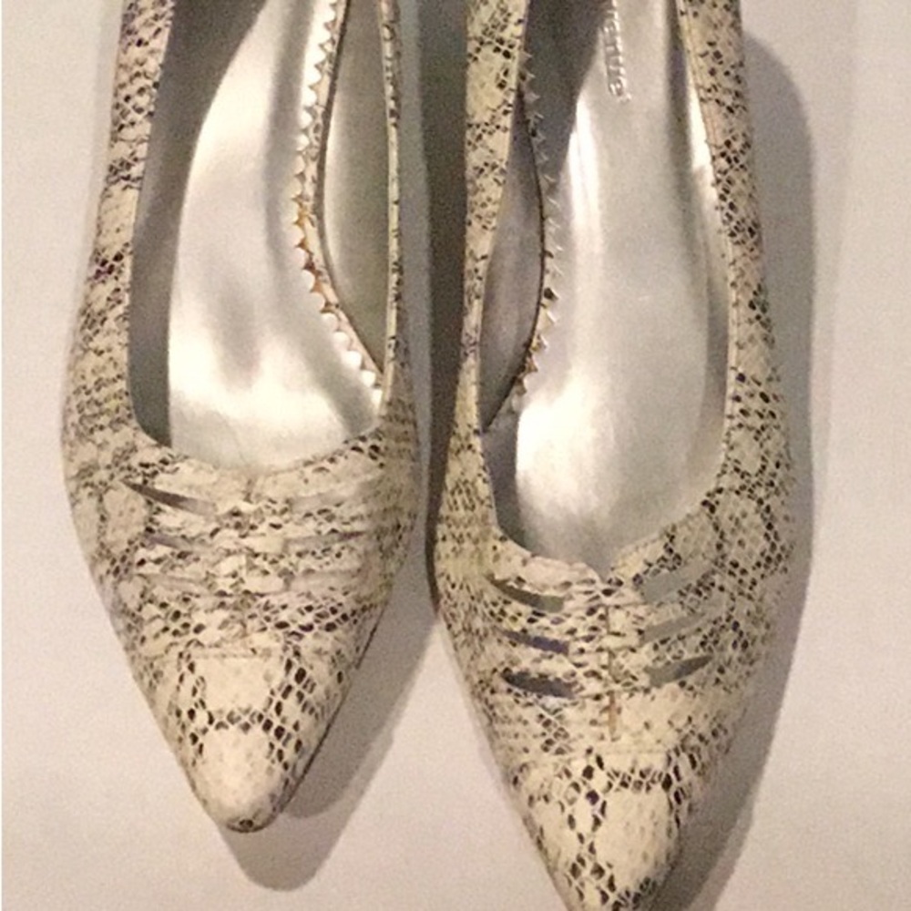 AVENUE SHOES - Picture 10 of 10